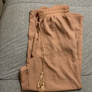 Soft wide legged trouser pants w tags